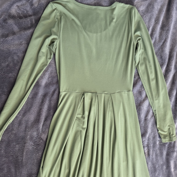 Green Long Sleeve Dress - Picture 4 of 4